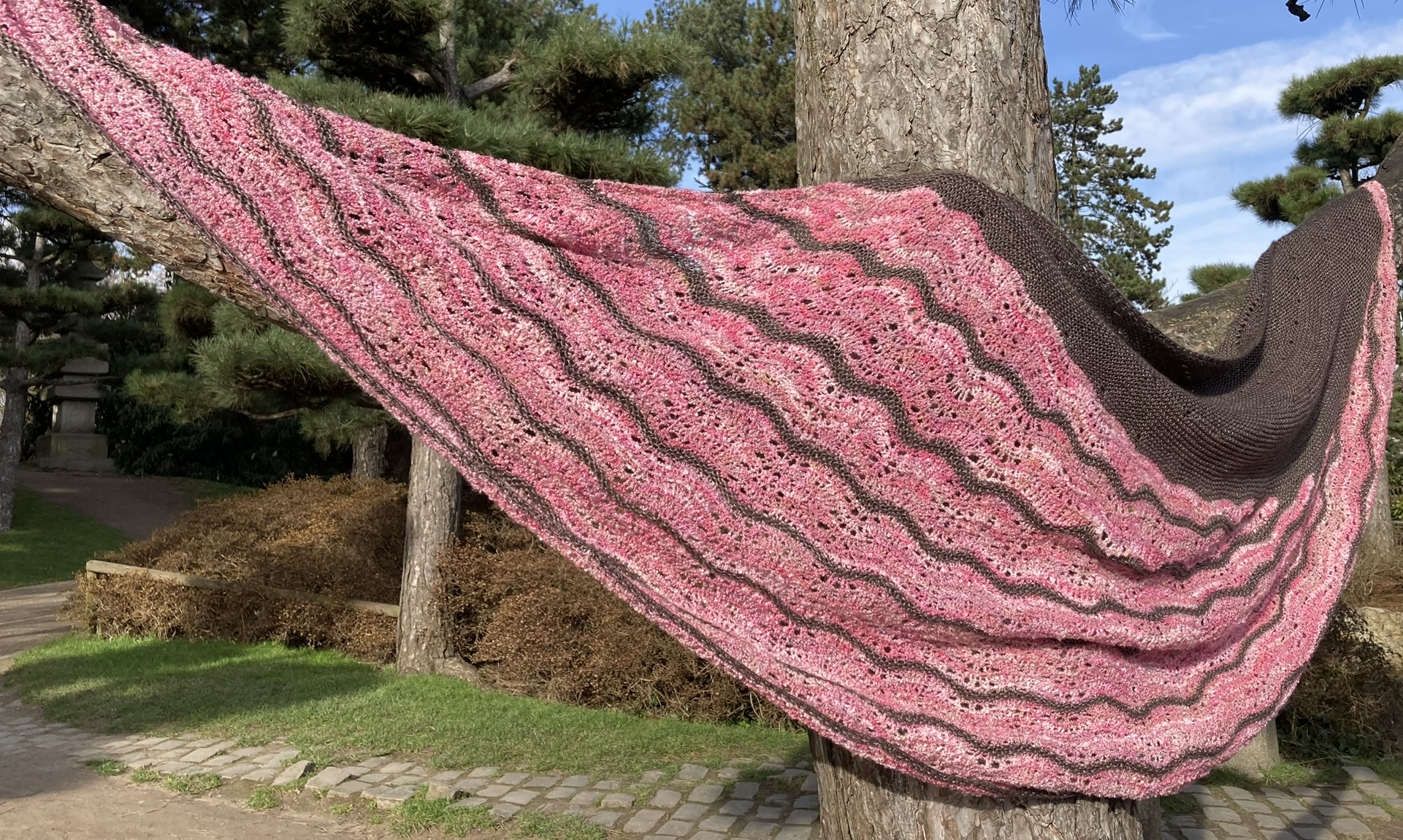 Good vibes shawl aus Luxus Objekt und Pudel